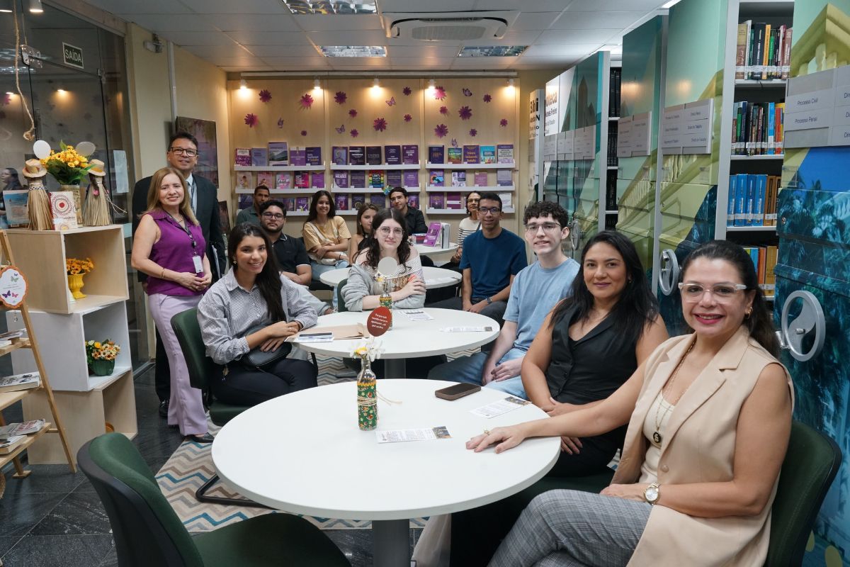 TRT-CE recebe estudantes de Clínica Jurídica da UFC em visita guiada
